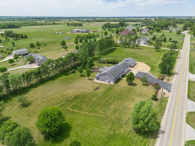 2849 262nd Street, De Witt, IA 52742