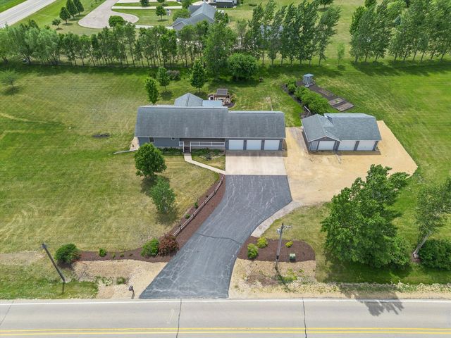 2849 262nd Street, De Witt, IA 52742