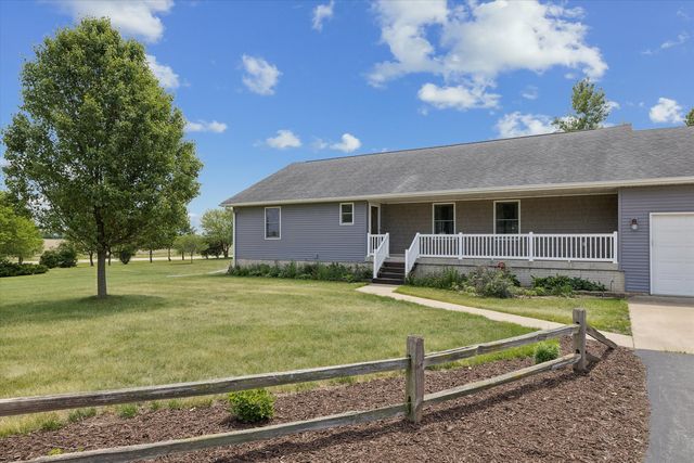 2849 262nd Street, De Witt, IA 52742
