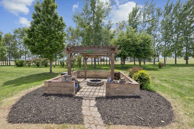 2849 262nd Street, De Witt, IA 52742