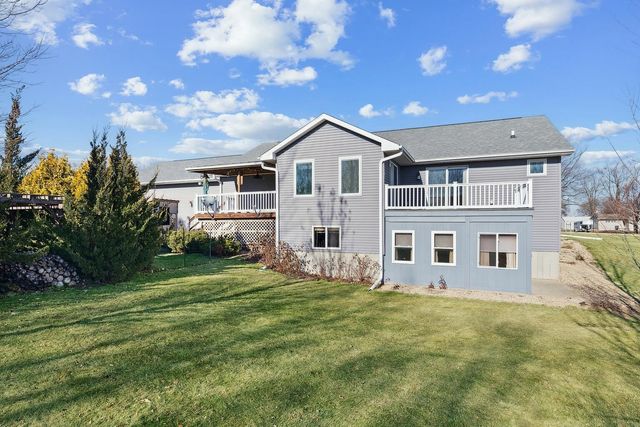 2849 262nd Street, Dewitt, IA 52742