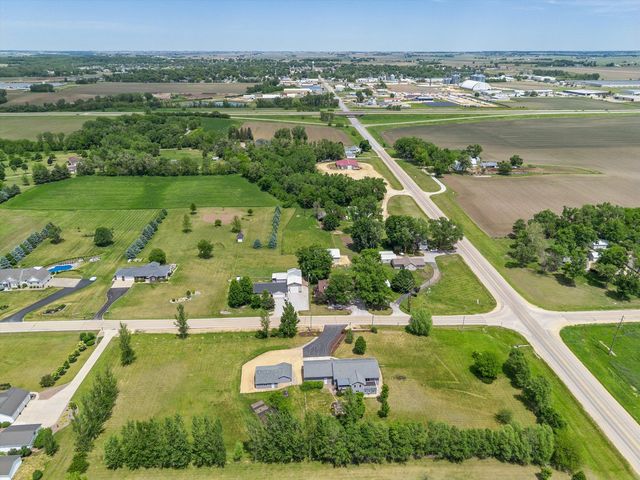 2849 262nd Street, De Witt, IA 52742