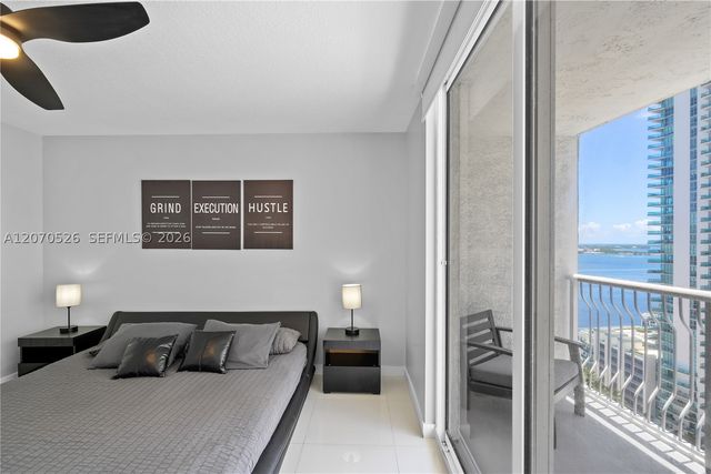1200 Brickell Bay Dr 2205, Miami, FL 33131