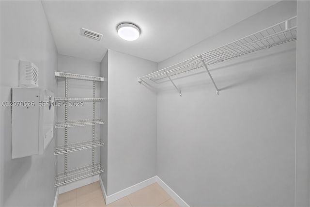 1200 Brickell Bay Dr 2205, Miami, FL 33131