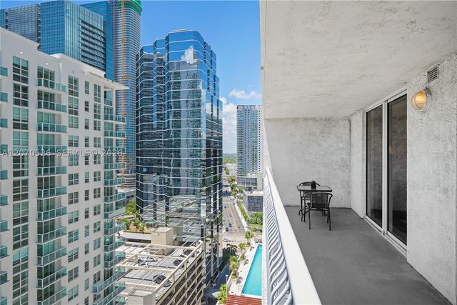 1200 Brickell Bay Dr 2205, Miami, FL 33131