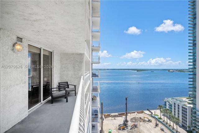 1200 Brickell Bay Dr 2205, Miami, FL 33131