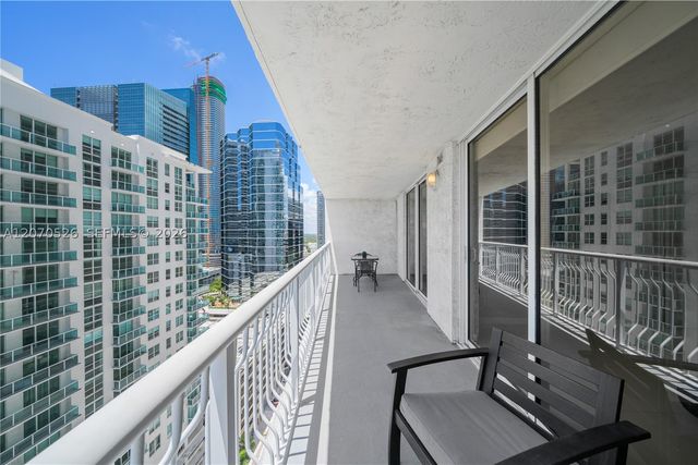 1200 Brickell Bay Dr 2205, Miami, FL 33131