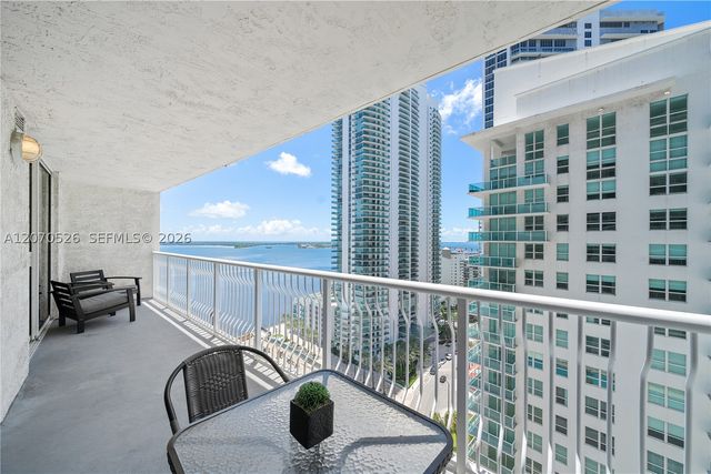 1200 Brickell Bay Dr 2205, Miami, FL 33131