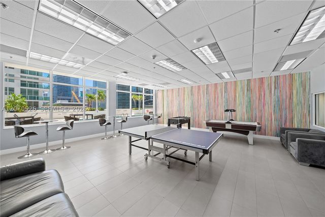 1200 Brickell Bay Dr 2205, Miami, FL 33131