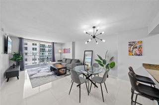 1200 Brickell Bay Dr 2205, Miami, FL 33131
