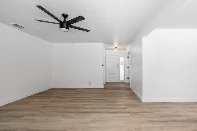 1284 N Riverview Avenue, Reedley, CA 93654