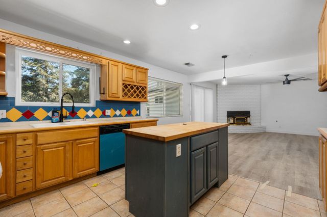 1284 N Riverview Avenue, Reedley, CA 93654