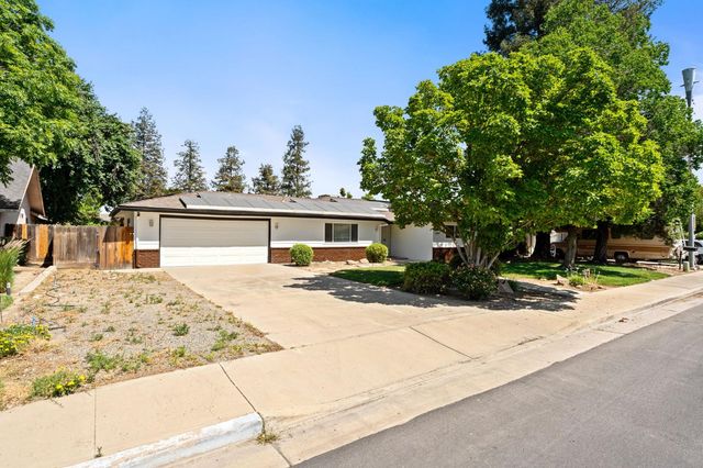 1284 N Riverview Avenue, Reedley, CA 93654