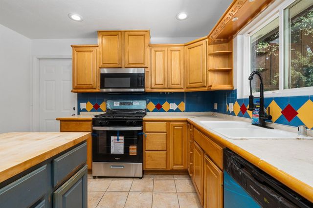 1284 N Riverview Avenue, Reedley, CA 93654