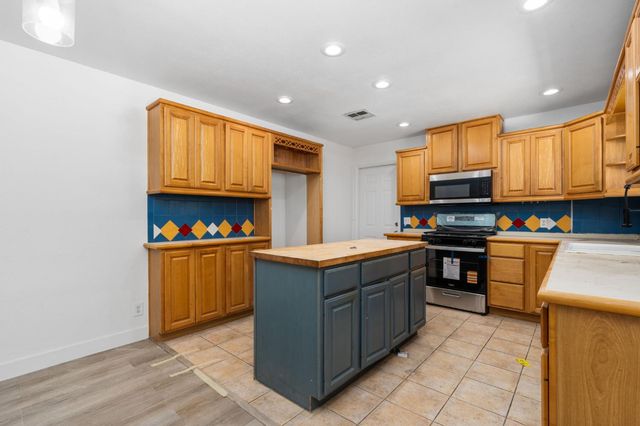 1284 N Riverview Avenue, Reedley, CA 93654