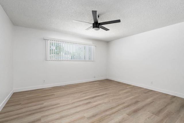 1284 N Riverview Avenue, Reedley, CA 93654