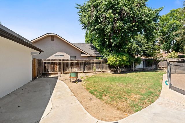 1284 N Riverview Avenue, Reedley, CA 93654