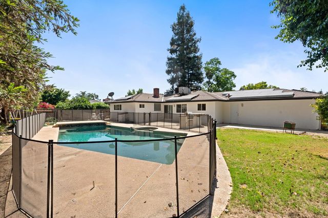 1284 N Riverview Avenue, Reedley, CA 93654