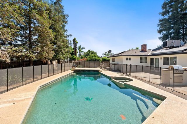 1284 N Riverview Avenue, Reedley, CA 93654