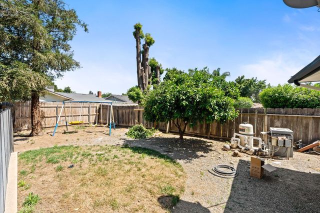 1284 N Riverview Avenue, Reedley, CA 93654