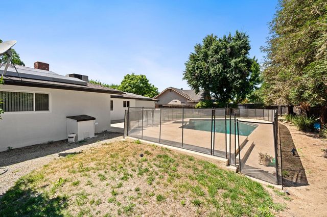 1284 N Riverview Avenue, Reedley, CA 93654