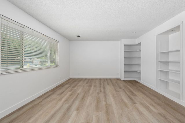 1284 N Riverview Avenue, Reedley, CA 93654