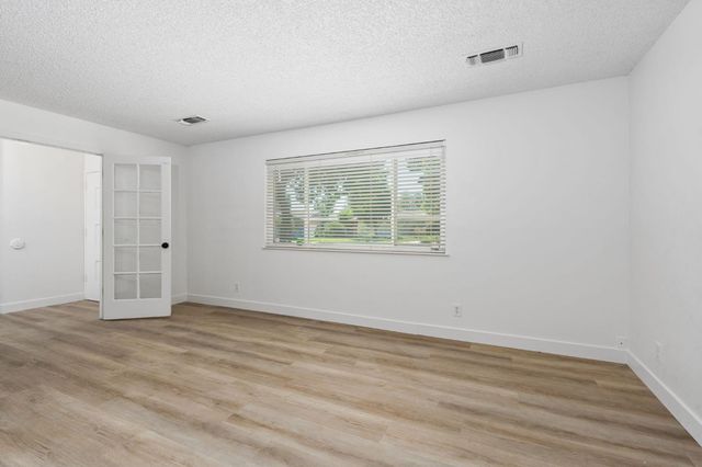 1284 N Riverview Avenue, Reedley, CA 93654