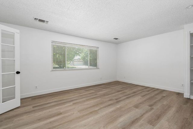 1284 N Riverview Avenue, Reedley, CA 93654
