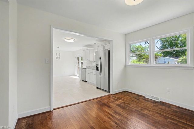 319 Pasture LN, Hampton, VA 23669