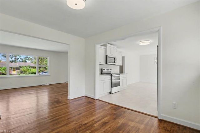 319 Pasture LN, Hampton, VA 23669