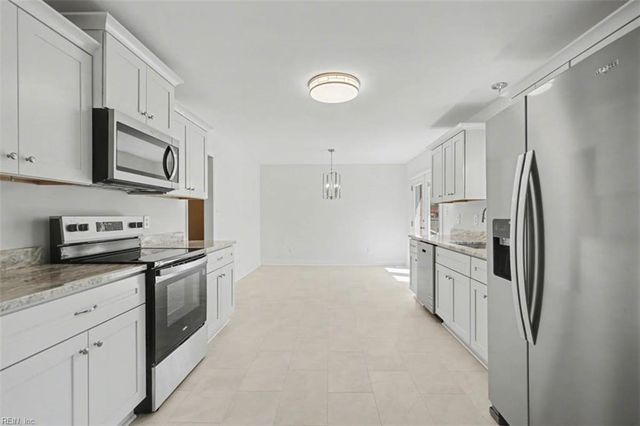 319 Pasture LN, Hampton, VA 23669
