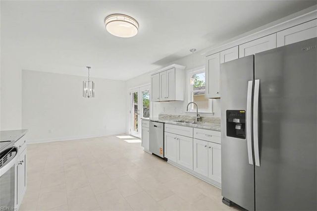 319 Pasture LN, Hampton, VA 23669