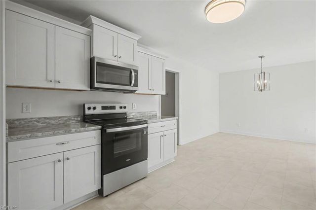 319 Pasture LN, Hampton, VA 23669