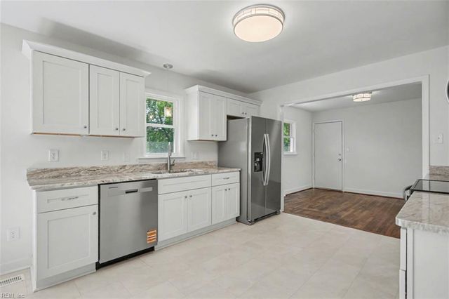 319 Pasture LN, Hampton, VA 23669