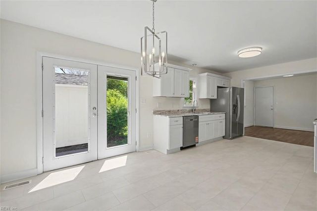 319 Pasture LN, Hampton, VA 23669