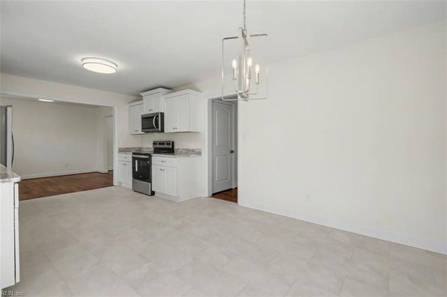 319 Pasture LN, Hampton, VA 23669