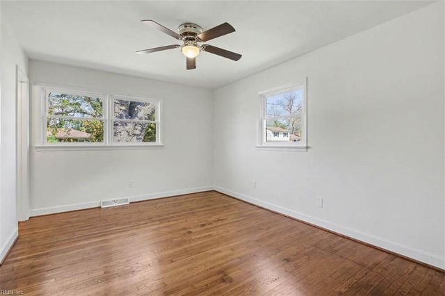 319 Pasture LN, Hampton, VA 23669