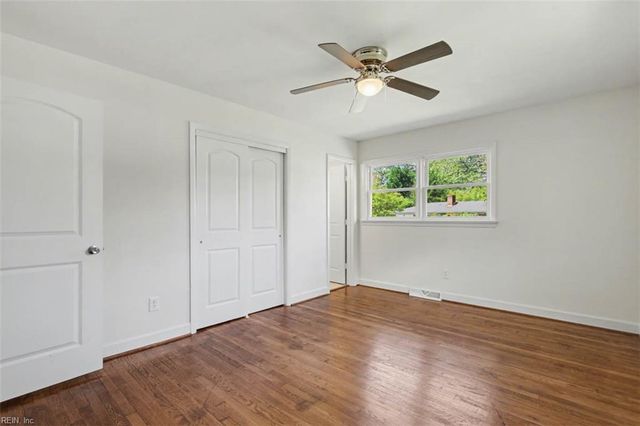 319 Pasture LN, Hampton, VA 23669