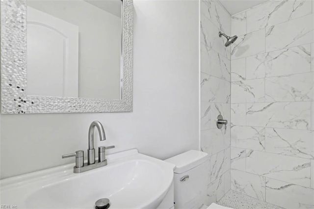 319 Pasture LN, Hampton, VA 23669