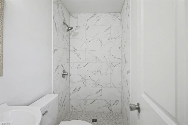 319 Pasture LN, Hampton, VA 23669