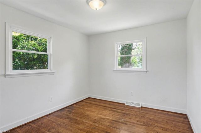 319 Pasture LN, Hampton, VA 23669