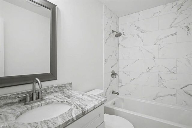 319 Pasture LN, Hampton, VA 23669