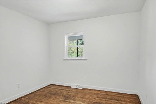 319 Pasture LN, Hampton, VA 23669