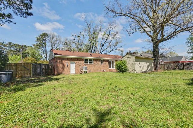 319 Pasture LN, Hampton, VA 23669