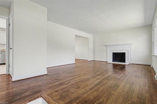 319 Pasture LN, Hampton, VA 23669