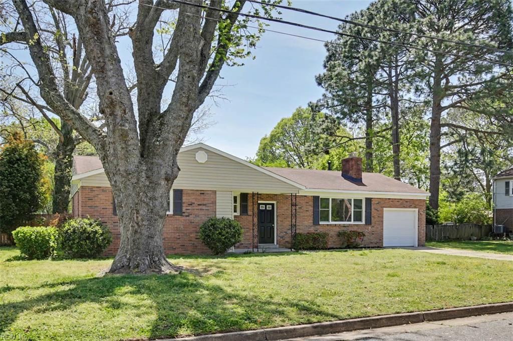 319 Pasture LN, Hampton, VA 23669