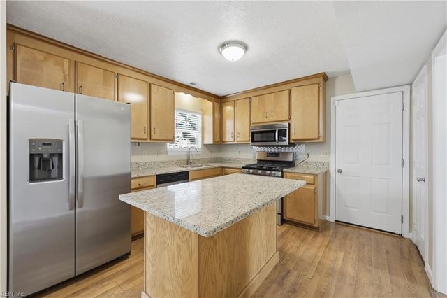 717 Mainsail DR, Newport News, VA 23608