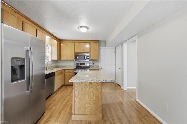 717 Mainsail DR, Newport News, VA 23608