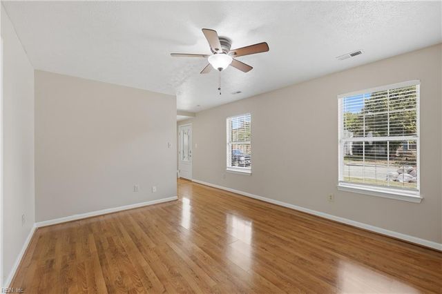 717 Mainsail DR, Newport News, VA 23608