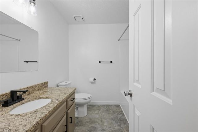 717 Mainsail DR, Newport News, VA 23608